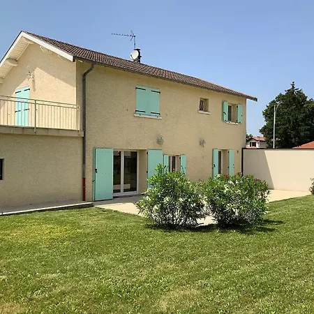 Holiday home Le Rouge Gorge A 12 Minutes D'eurexpo *